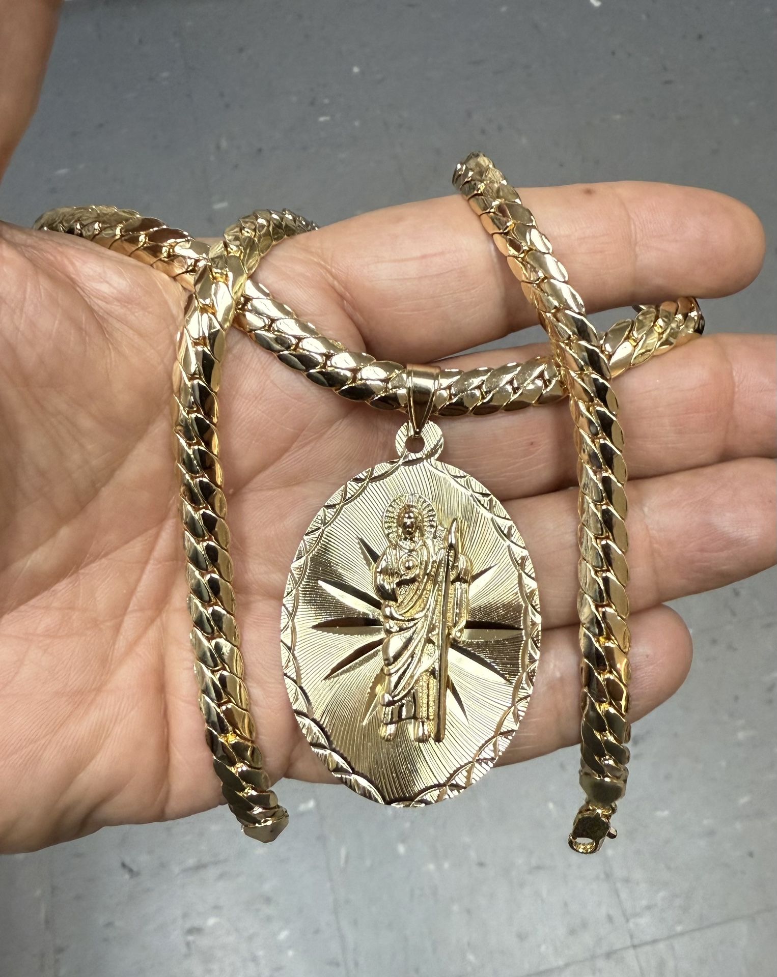 14k premium gold plated Saint Jude pendant and necklace ✅✅