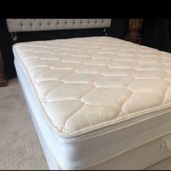 Nice 💙🌟QUEEN 💙🌟MATTRESS 🌟💙AND BOX SPRING 