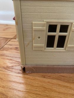 USED CALICO CRITTERS DOLL HOUSE