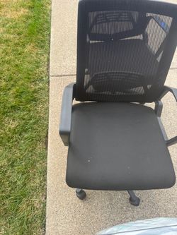 Black Mesh Back Office Chair with Wheels