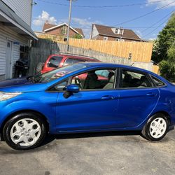Ford Fiesta, 2011 Stick Shift $7,500