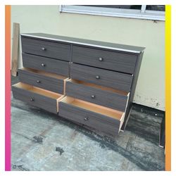 8 drawers dresser / Eight drawers dresser