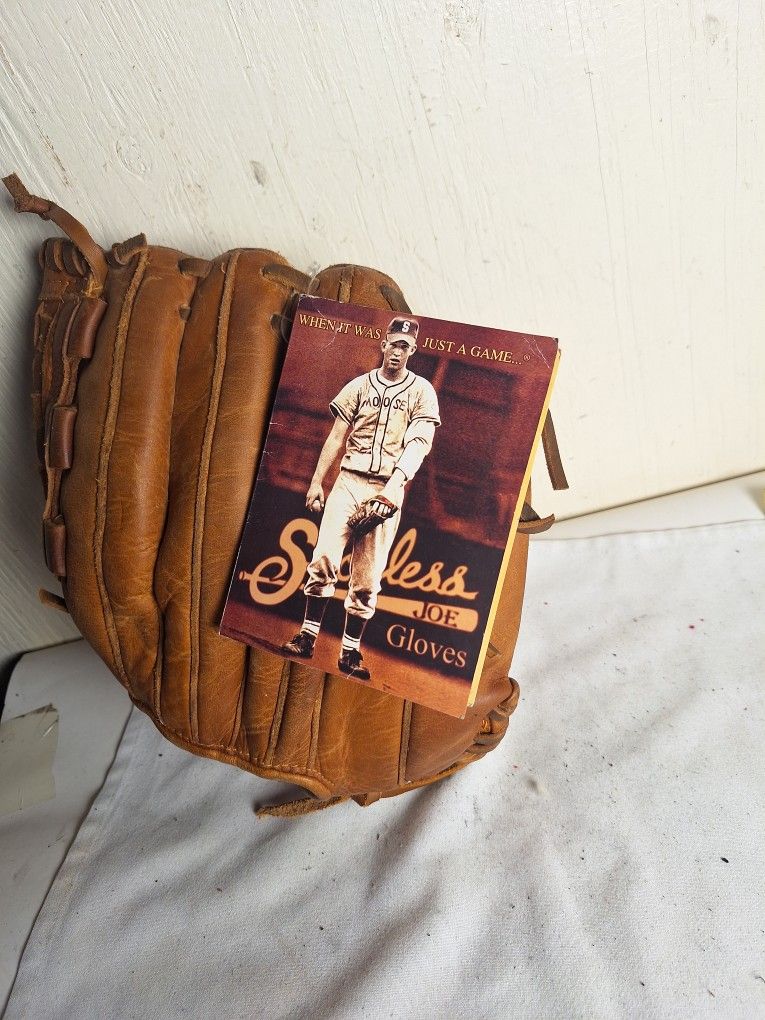 SHOELESS JOE baseball Glove, 12"