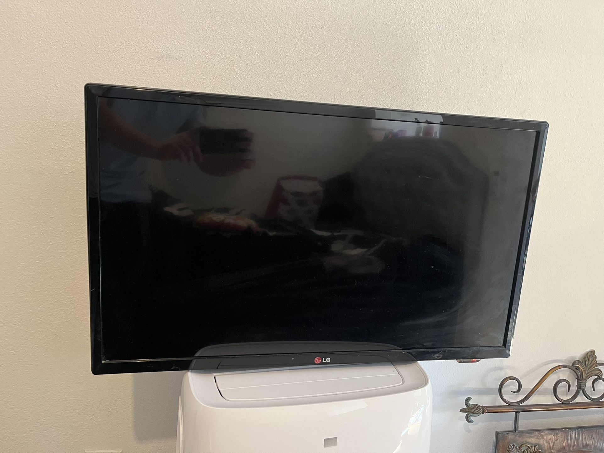 LG TV 32”
