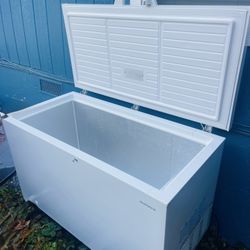  Insignia™ 14.0 Cu. Ft. Garage-Ready Chest Freezer – White