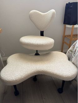 White Boucle Cross-Legged Office Chair