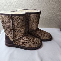 Leopard Uggs Size 7