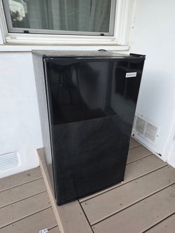 Igloo 3.2 Cu. Ft. Mini Fridge