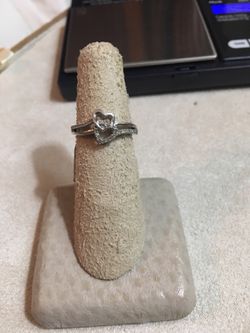 10k Diamonds white gold promise ring 6 1/2