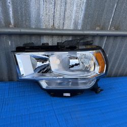2019 2020 2021 2022 2023 2024 RAM 2500 / 3500 Left Driver Side Halogen Headlight OEM (WITH BULBS)(CON FOCOS)