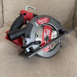 Milwaukee Circular Saw 