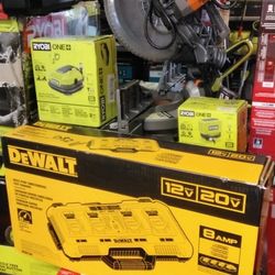 DEWALT 12V MAX/ 20V MAX MULTI- PORT SIMULTANEOUS FAST CHARGER (TOOL ONLY)