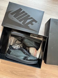 Size 7 men jordan 1 low
