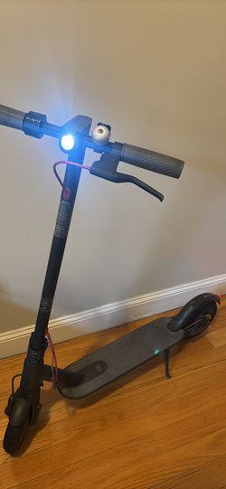 Xiaomi Mi Electric Scooter (M365) – Like New, Never Ridden