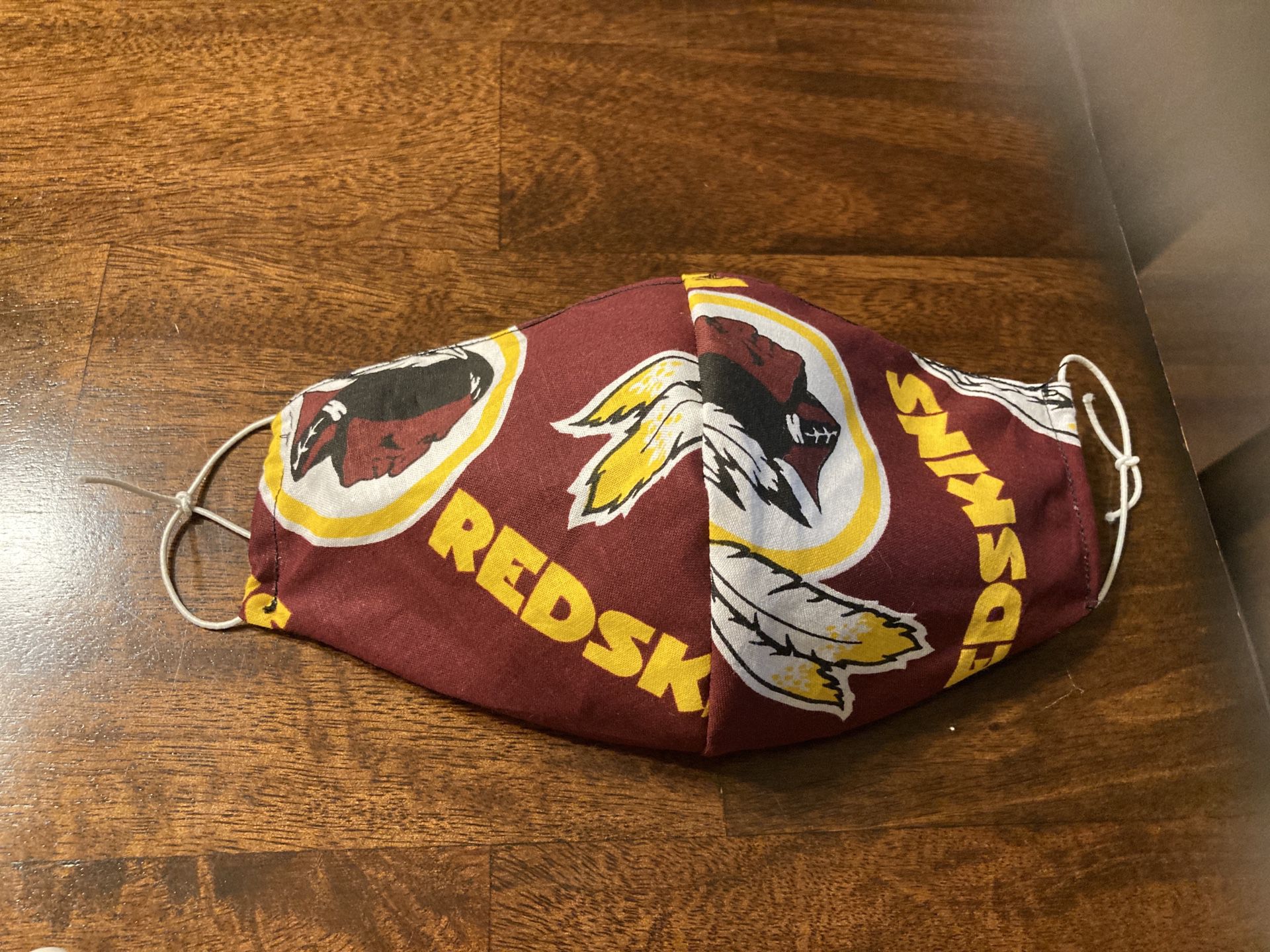 Red skins print face mask