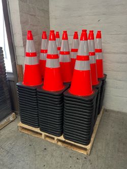 Safety Traffic Cones Black Base 28in 7lb 3M Reflective 4&6in Collar