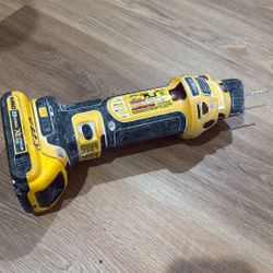DeWalt 20V MAX* Drywall Cut-Out Tool