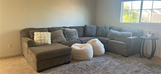 GREY SECTIONAL COUCH