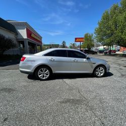 2010 Ford Taurus