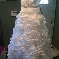 Pure White David’s Bridal Wedding Dress