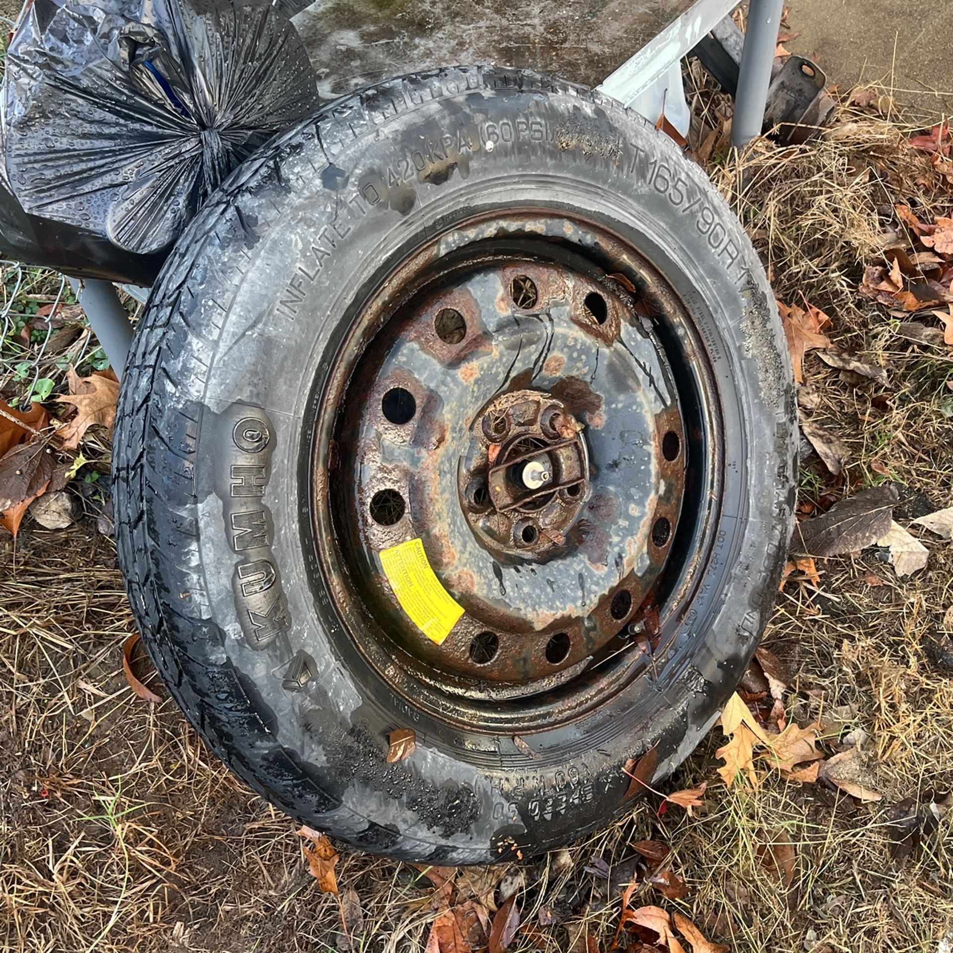 Kumho T165/90R17 Tire/rim