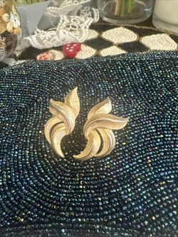 Vintage Trifari Gold Tone Large Leaf Clip On Earrings Statement Signed, Rare