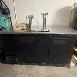 TRUE Commercial Kegerator / Draft Beer Cooler – Dual Tap
