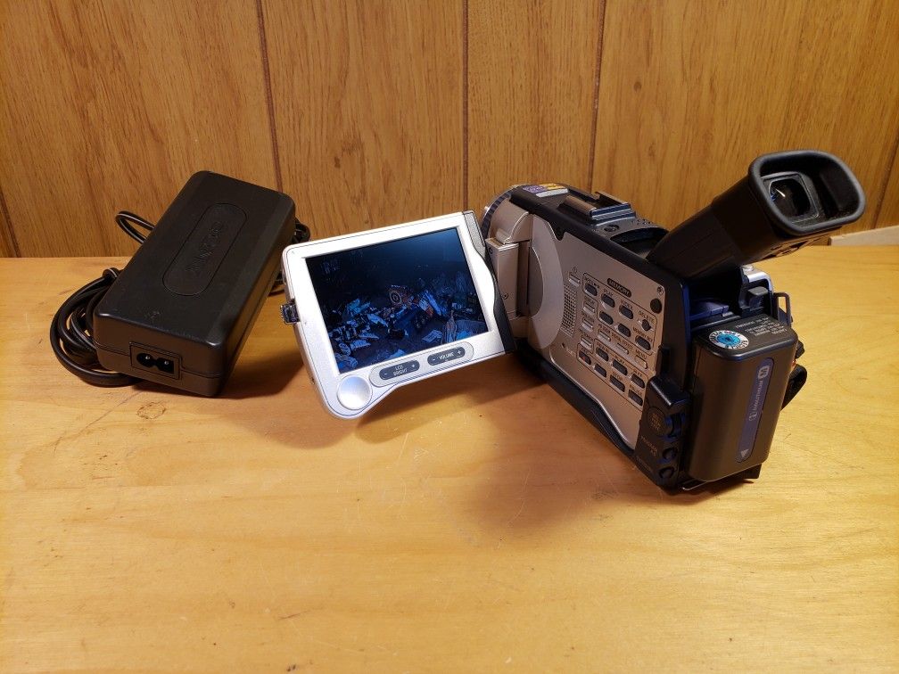 Sony Handycam Dcr-trv30 MiniDV Video Transfer Camcorder