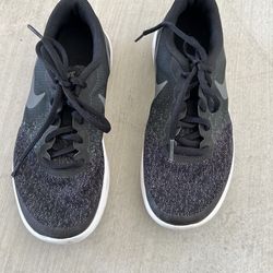 Nike Revolution 5 "Black/Anthracite" - Size 4.5Y