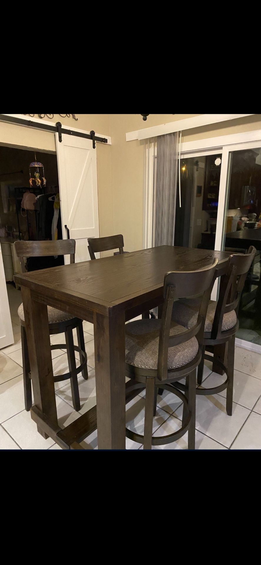 Kitchen/dining Room table