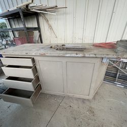 Work Bench With Vice And Electrical Outlet