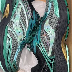 Green Saucony Glowaconstrictor