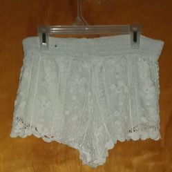 Women's No Boundaries White Floral Crocheted Swim Shorts Small (3-5)
