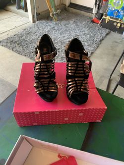 Women’s shoes