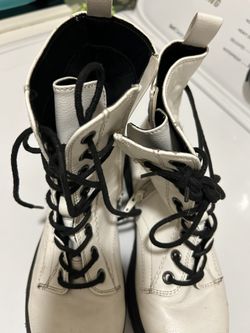 White Boots 71/2