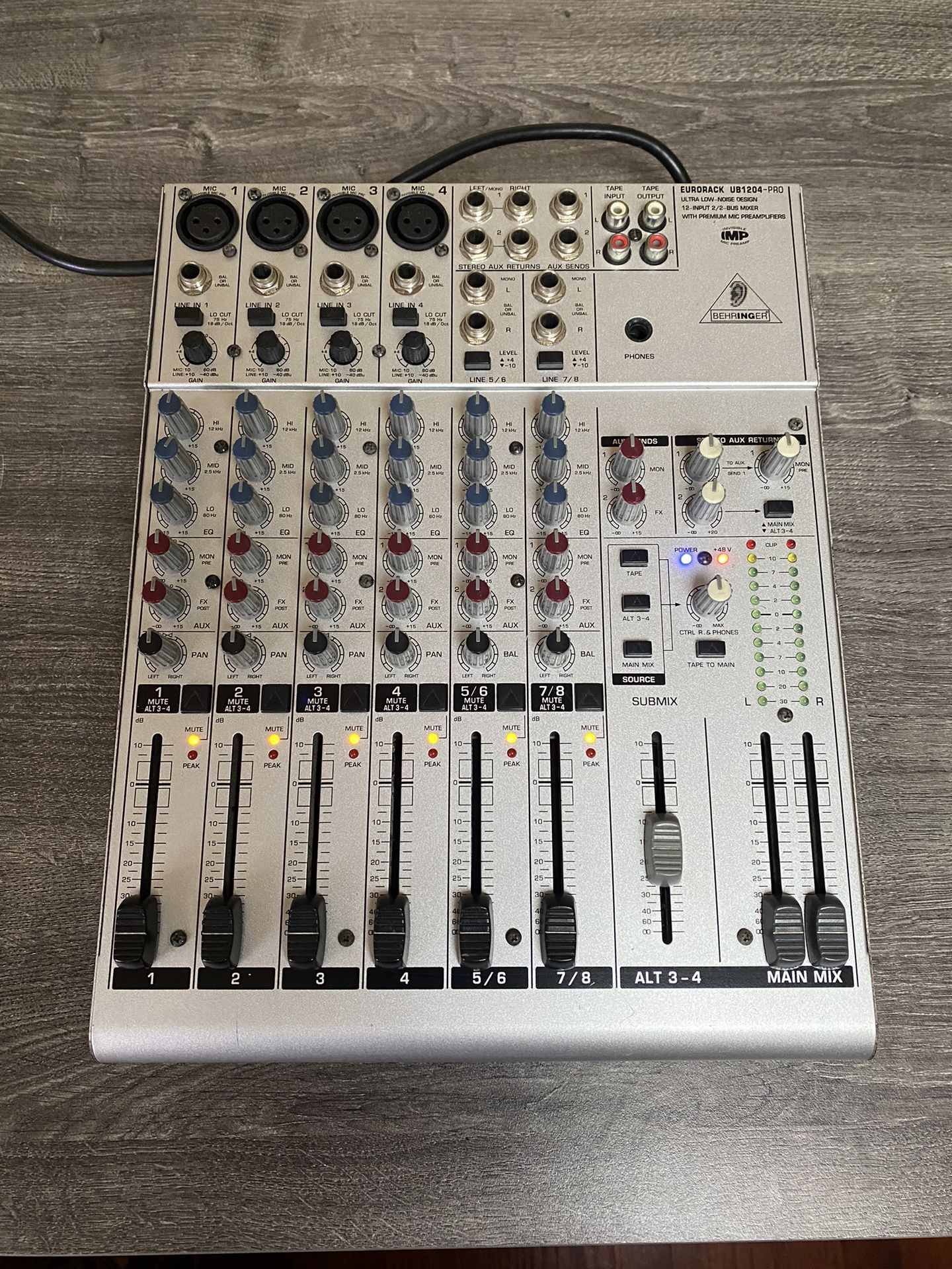 Behringer Eurorack UB1204-PRO 12-Channel Mixer