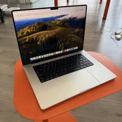 Apple 16” MacBook Pro M1 Pro Chip 32GB Ram 512SSD! 90 day warranty! We offer financing!