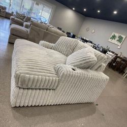 Stupendous Alloy Oversized Chaise