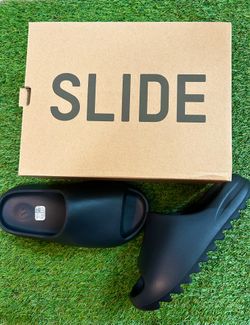 Onyx Yeezy Slides • Size 9