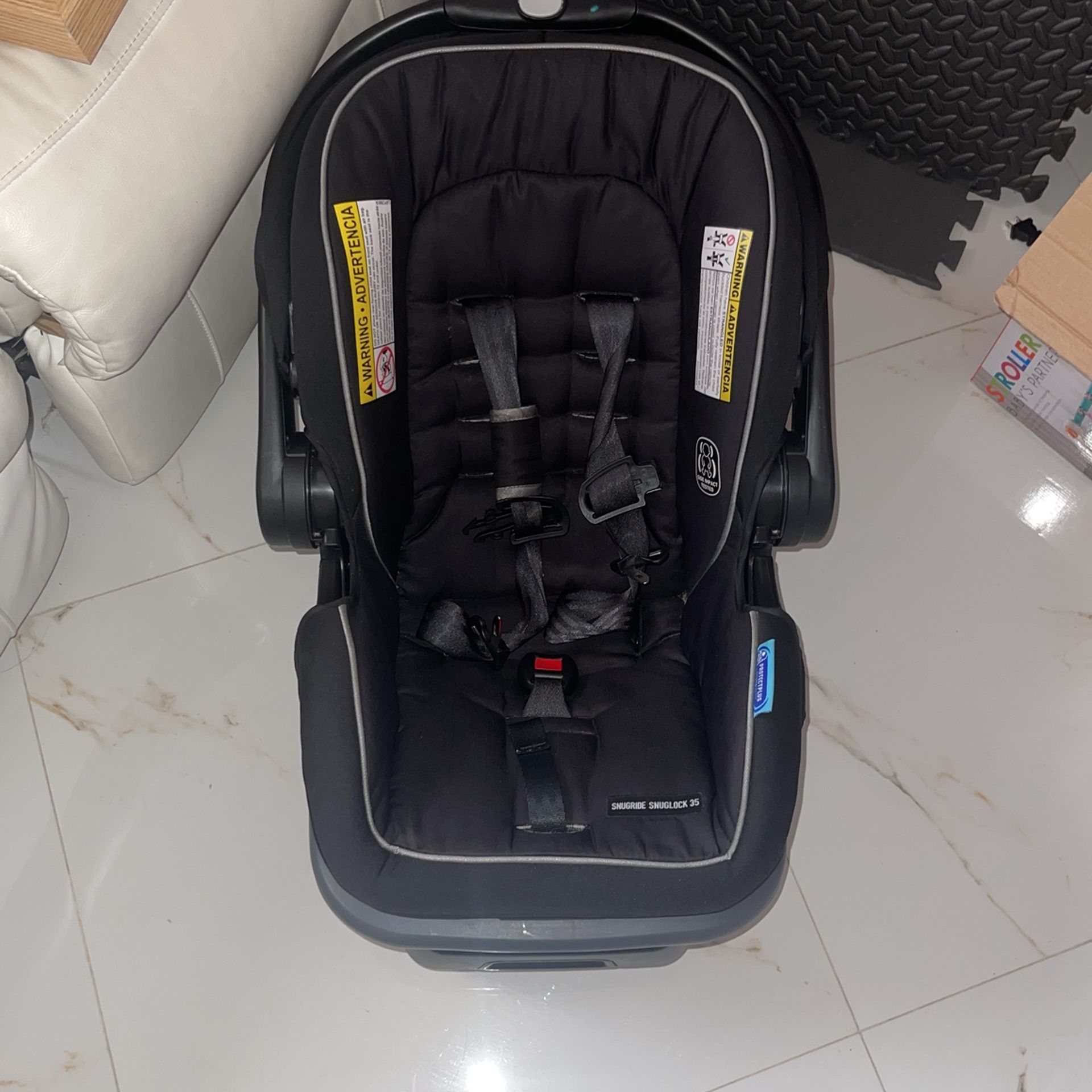 Graco Snuglock 35 Car seat
