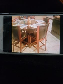 Wood Table , Round Thick Glass, 4 Tall Stools, Leather