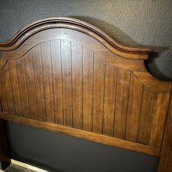 Cherrywood [Queen] Bedroom Set