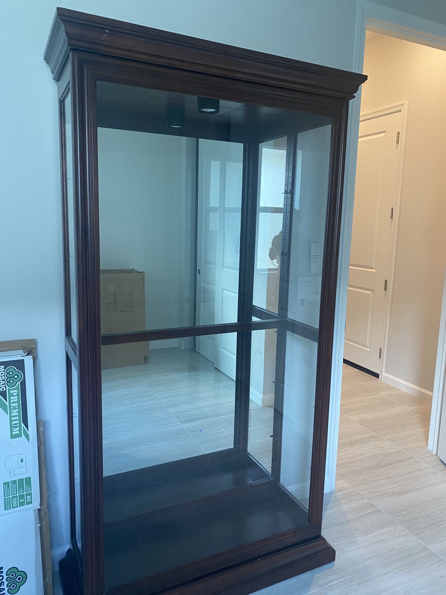 Curio/ Glass Cabinet