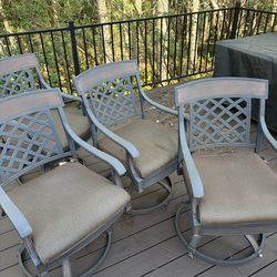 4 patio chairs with cushions