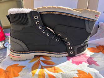 Black Lace-Up Winter Boots with Sherpa Lining