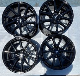 “18 Tesla Model 3 Gloss Black Rims/Wheels (Exchange available)