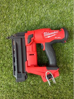 Milwaukee M18 FUEL 18-Volt Lithium-Ion Brushless Cordless Gen II 18-Gauge Brad Nailer (Tool-Only)