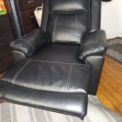 Black Leather Recliner 