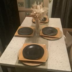 Dinner Table With 4 chairs