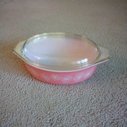 Vintage Pyrex 2.5qt Pink Daisy Cinderella Casserole Dish